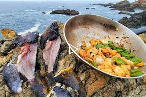 Catch and Cook On The Rocks!  Famous Chinese Dish Step by Step! 🤤