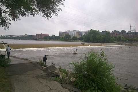 Boat with 3 Fishermen Capsizes at 6th Street Dam